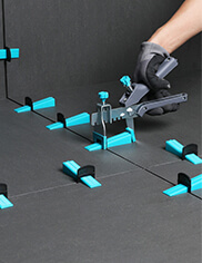 Tile professional using BIHUI Leveling system